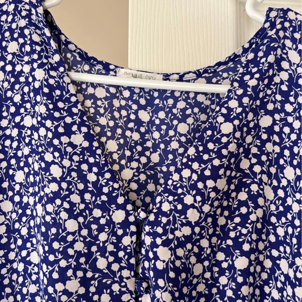 blouse - Picture 5 of 6